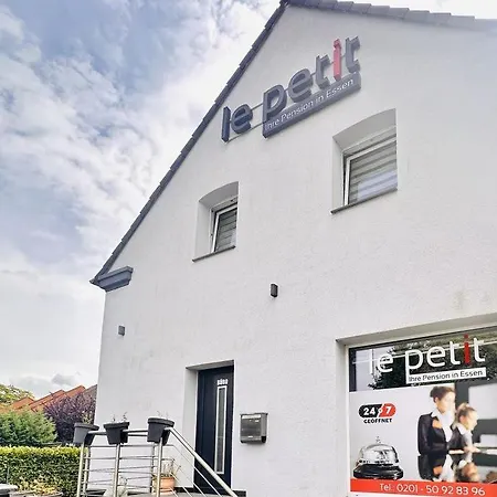 Le Petit - Ihre In 3*